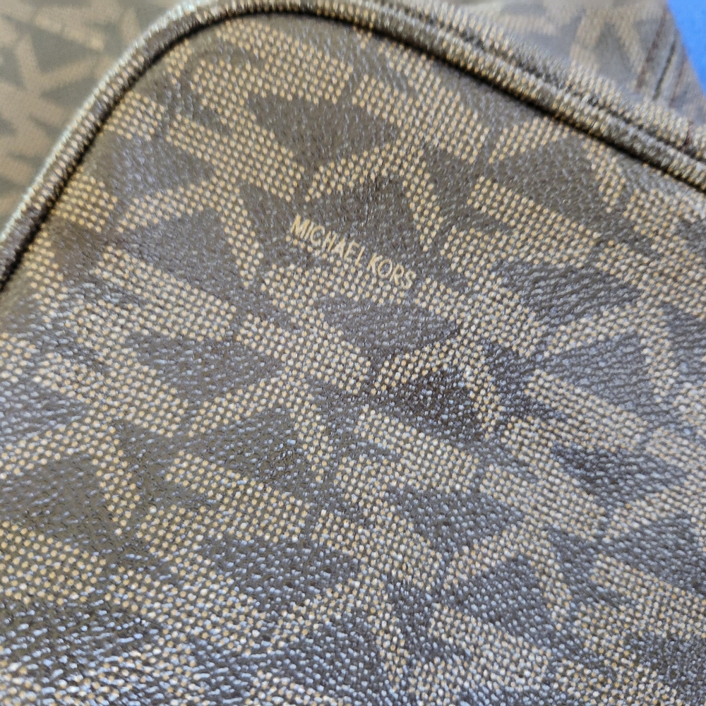 Michael Kors Signature Tote...Nearly perfect! - Picture 5 of 8